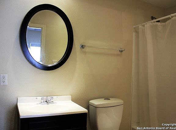 5th image of 810 E Ashby Pl APT 1