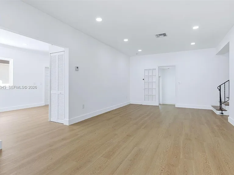 1510 S Treasure Dr — Photo 21