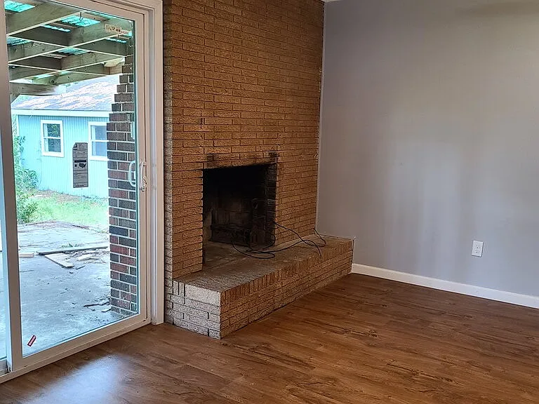 410 Gleason Ct — Photo 14