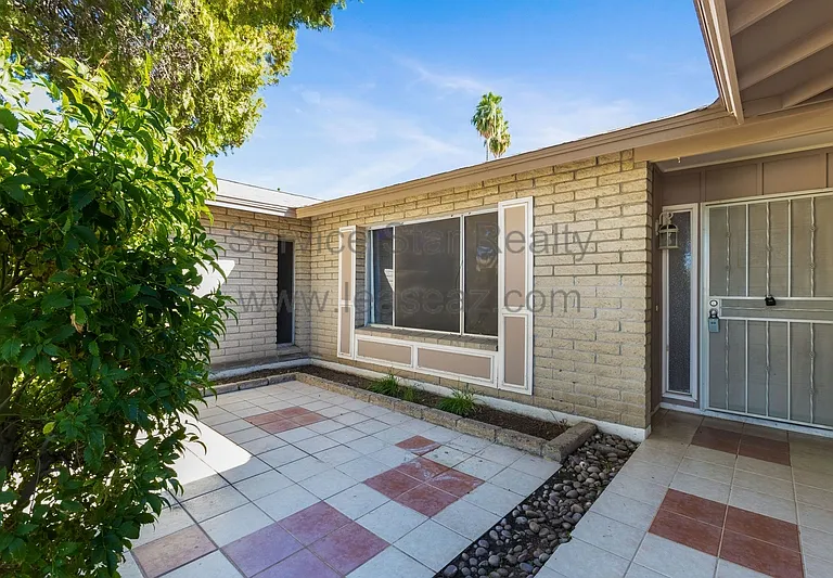 5513 W Waltann Ln — Photo 4