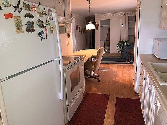 2nd image of 60 Harbor Oaks Dr