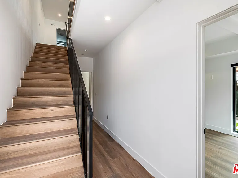 354 1/2 Newland St — Photo 3