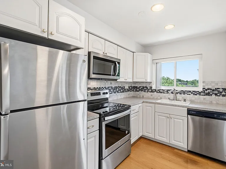 3240 S 28th St #403 — Photo 11