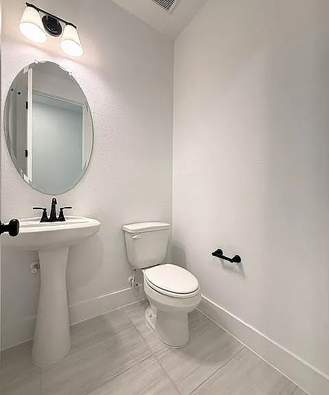 17141 Oxborough Dr — Photo 18