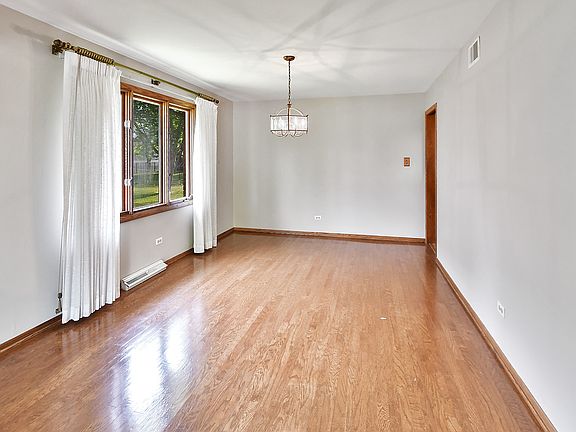 4th image of 14437 88th Ave