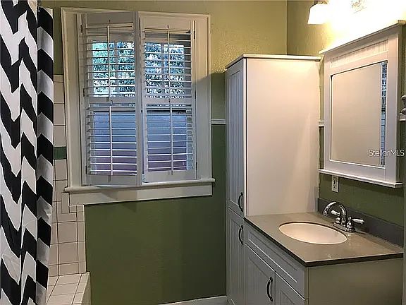 5th image of 909 E Shadowlawn Ave