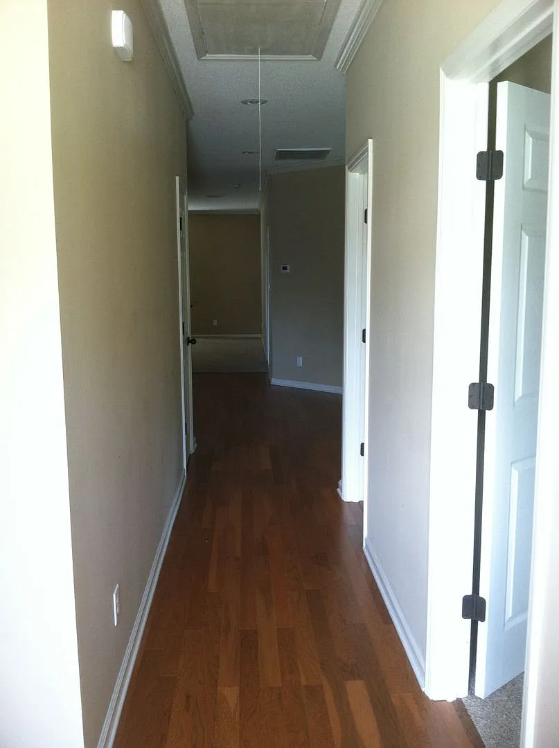 Spacious 2 Bed, 2 Bath Duplex with Fenced Yard in Greyfield — Photo 2