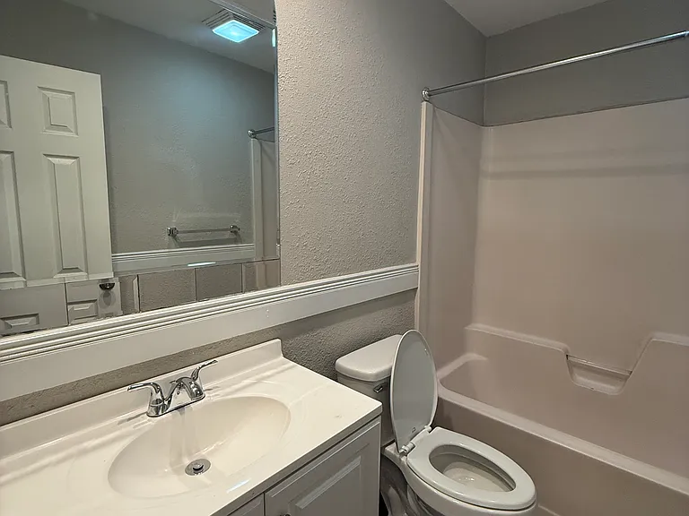 1533 E 67th Pl — Photo 20
