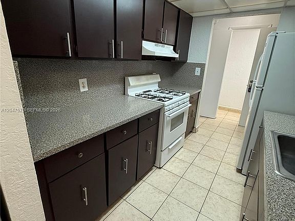 3rd image of 1305 W 53rd St APT 406