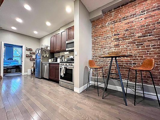 1st image of 730 Sackett St APT 1L