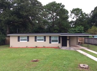 1025 Ake Ln, Jacksonville, FL 32218
