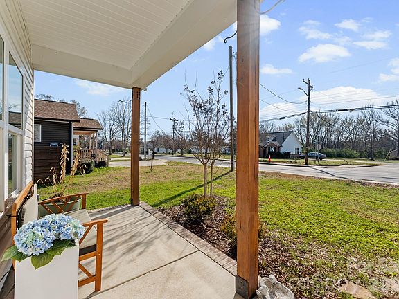 3rd image of 1112 Crawford Rd