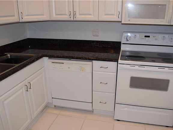 2nd image of 2190 NE 68th St APT 529