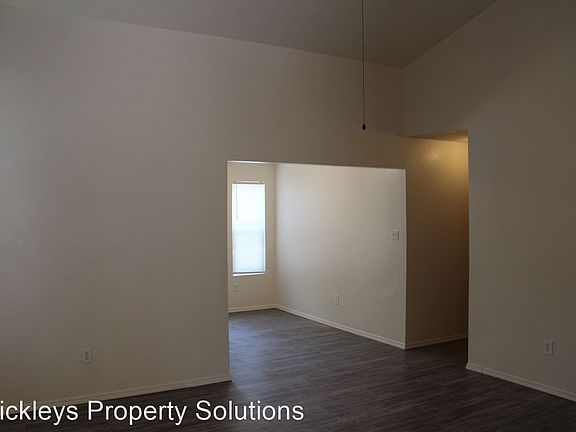 3rd image of 10619 Pueblo Pl NW
