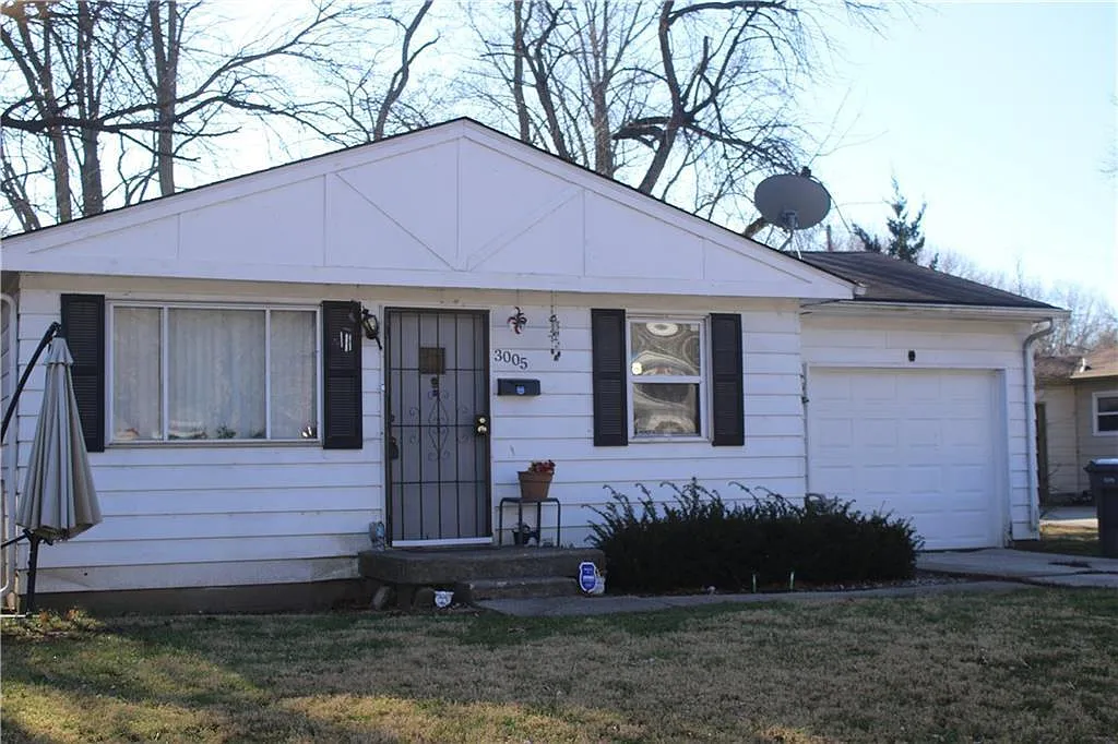 3005 Roberta Dr photo 1