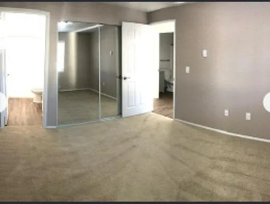 Sunset Highlands Apartments — Photo 24