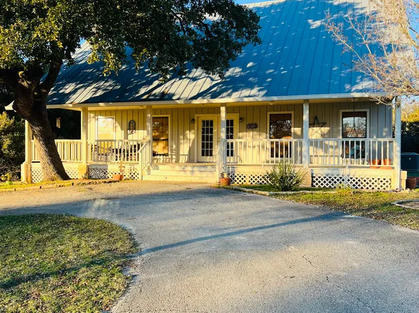 1515 FLYING L DR, Bandera, TX 78003