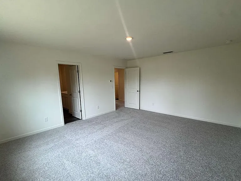 237 Silverton Dr — Photo 4
