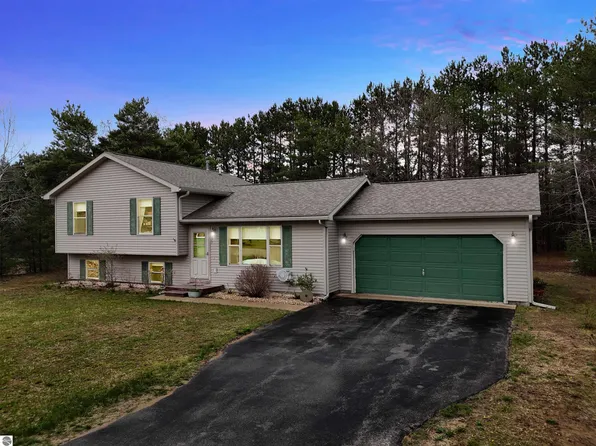 2475 Lakes North Dr, Interlochen, MI 49643