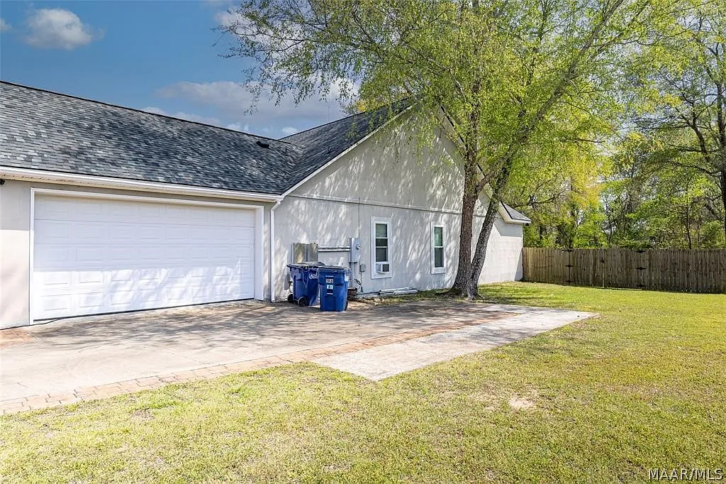 4 bed, 2.0 bath, 3148 sqft, $2,400 — Photo 4