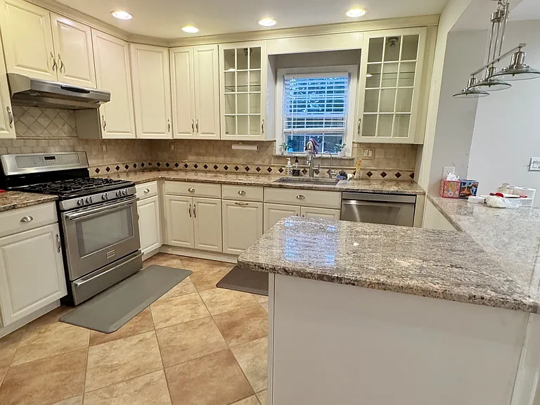 36 Amelia Ave — Photo 3