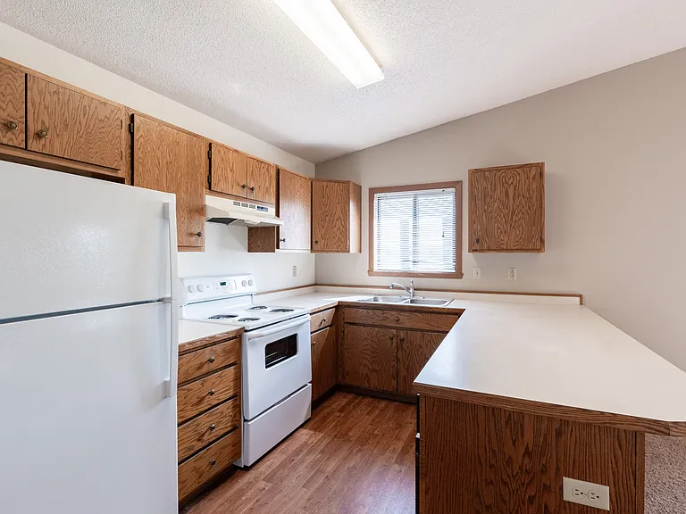 Fargo, ND Rosegate Apartments | 21A | Kitchen