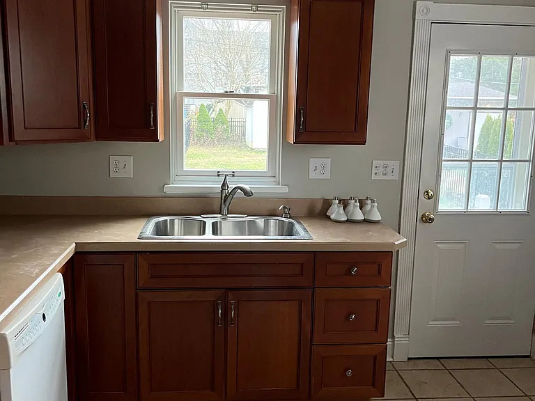 308 E 3rd St — Photo 2