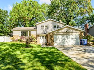 514 71st St, Darien, IL 60561