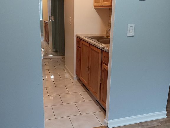 2nd image of 3825 N Pine Grove Ave #3222