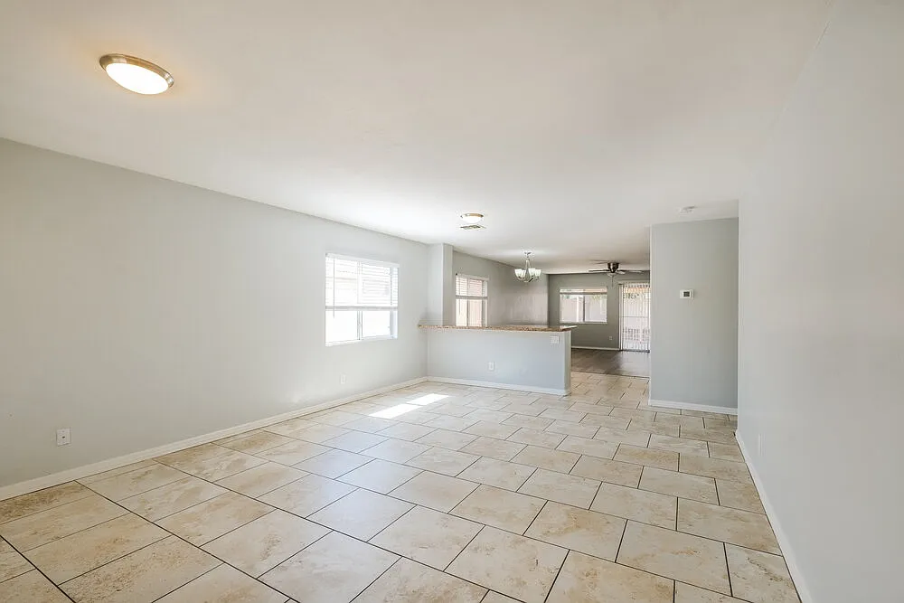 4 bed, 2.0 bath, 1454 sqft, $1,910 — Photo 4
