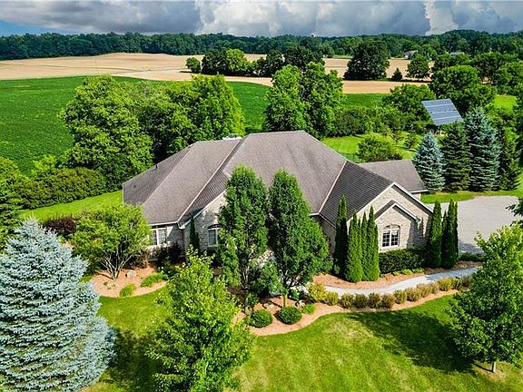 3rd image of 10 Eagle Ridge Ct