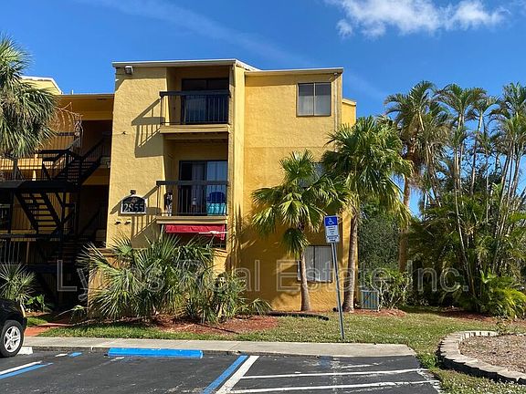 3rd image of 2855 Winkler Ave APT 124