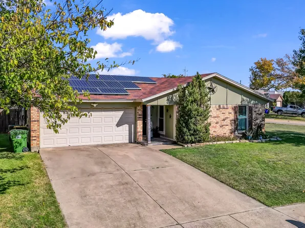 6144 Skylark Ln, Watauga, TX 76148