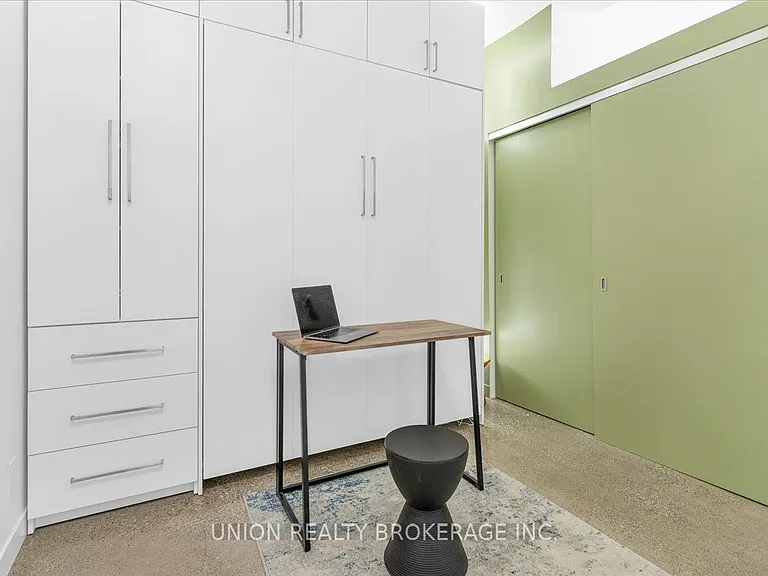 569 King St E #404 — Photo 19
