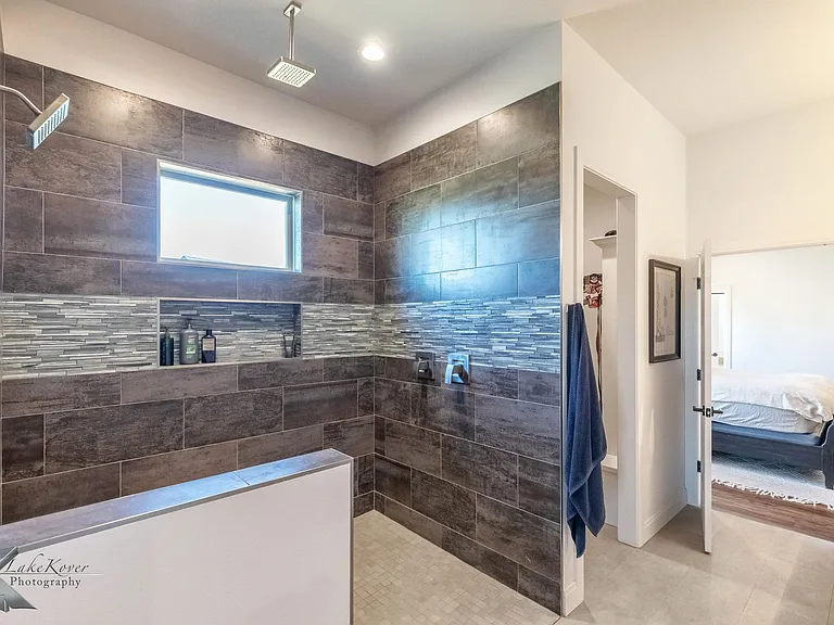 233 Calumet St — Photo 26