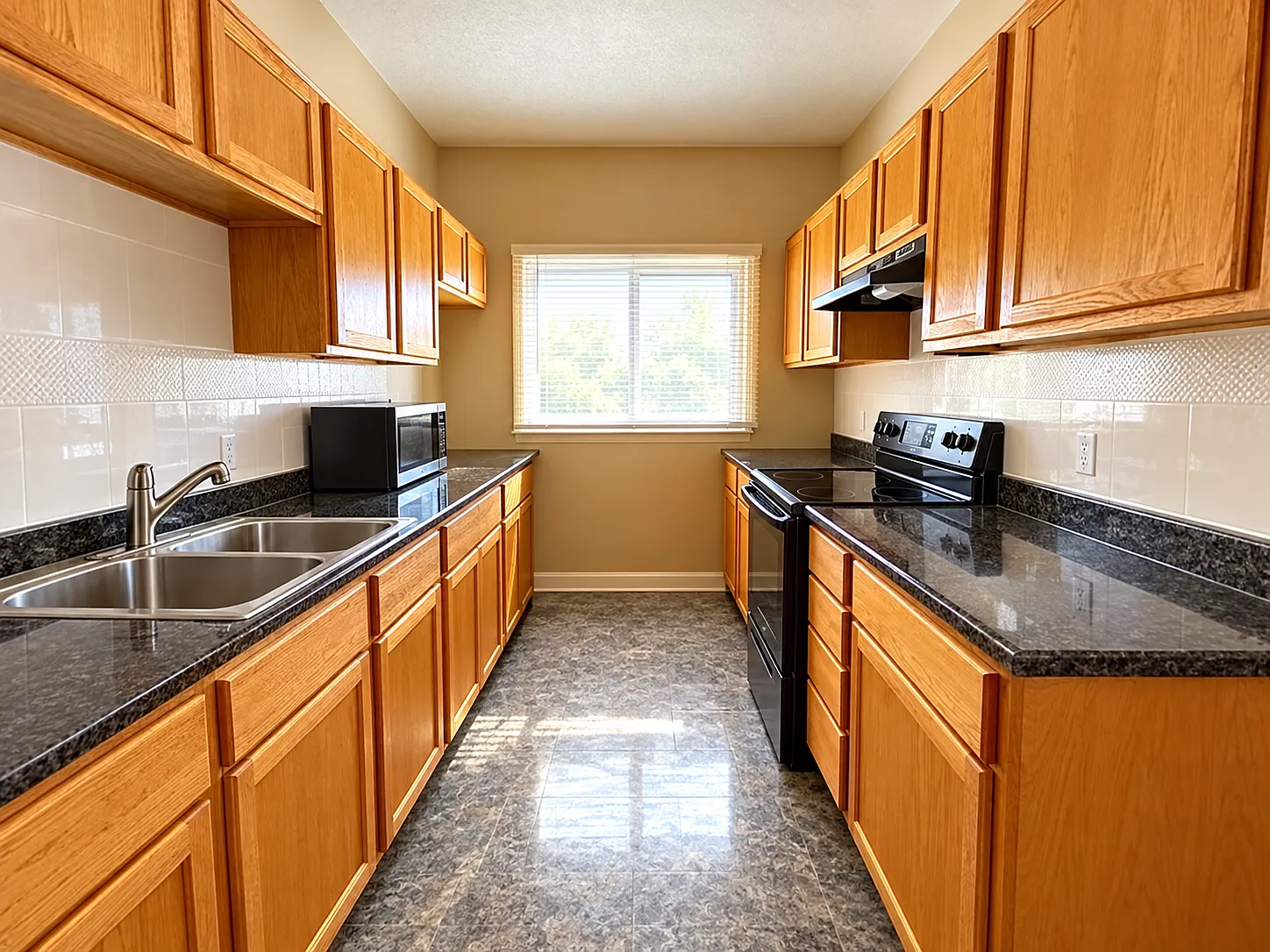 4 bed, $1,700 — Photo 1