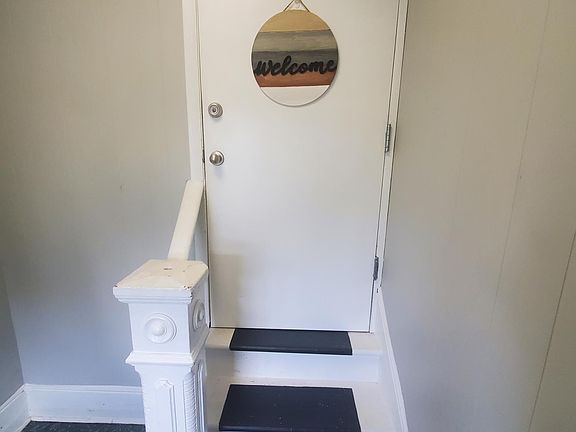 5th image of 610 Elm Ave SW #2