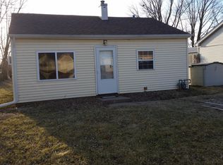 206 Douglas Ct, Le Claire, IA 52753
