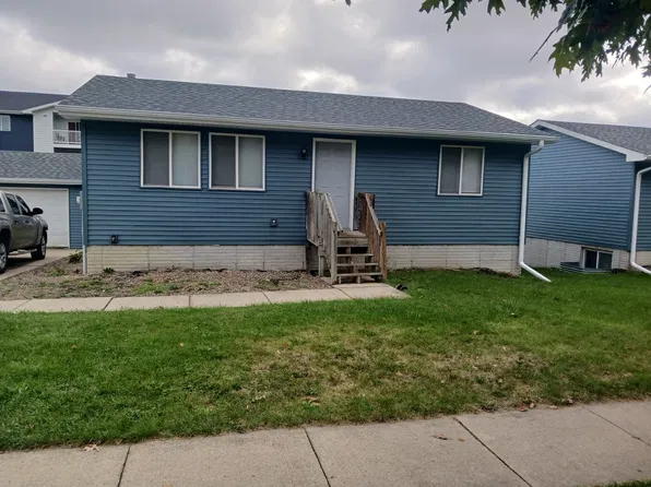218 Dotson Dr, Ames, IA 50014