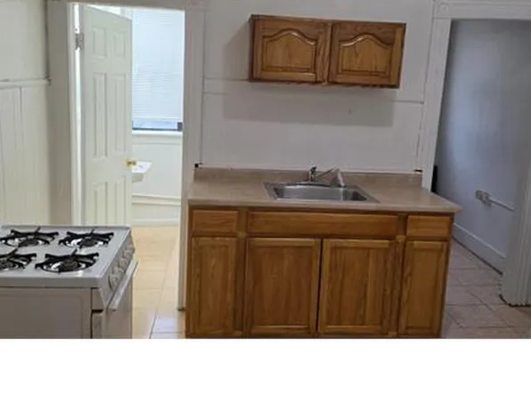 944 Worthington St APT 3L, Springfield, MA 01105