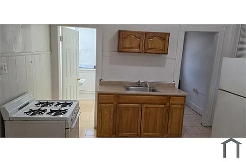 944 Worthington St #3L Photo 1