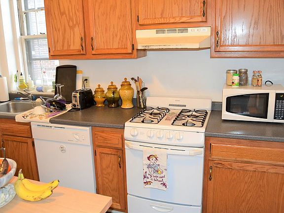 2nd image of 17 Cummings Rd #1F