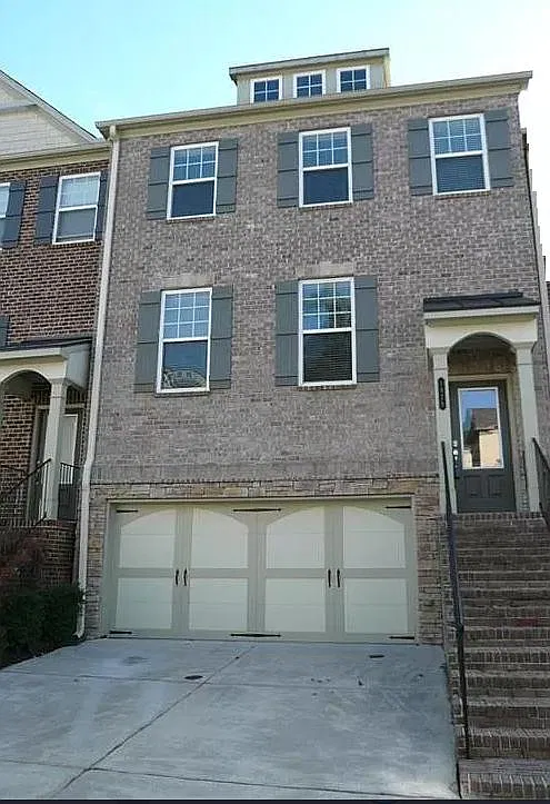1925 Cobblestone Cir NE — Photo 2