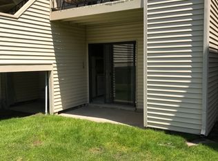 184 Waters Edge Dr #101, Glendale Heights, IL