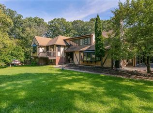 75 Lakeview Dr, Tomkins Cove, NY