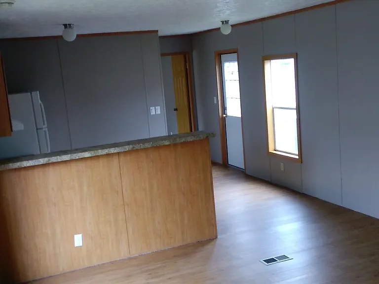 142 Sheila Ln — Photo 2