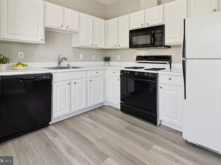4139 Fountainside Ln #304 — Photo 3