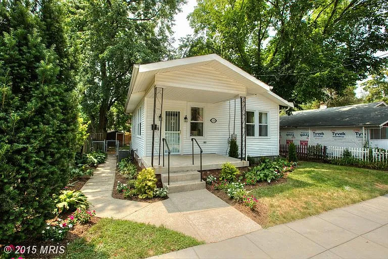 220 Aspen St NW photo 1