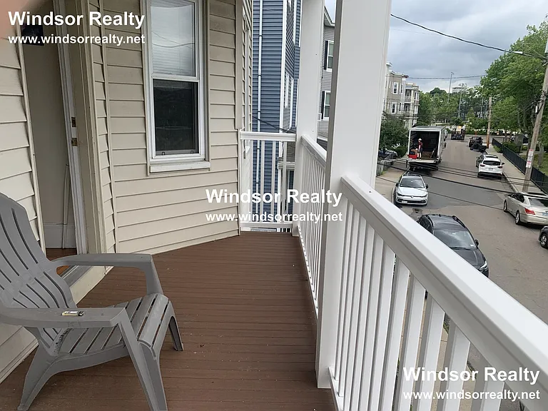 Lincoln Pkwy — Photo 2