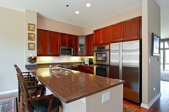 4th image of 2906 N Paulina St #13